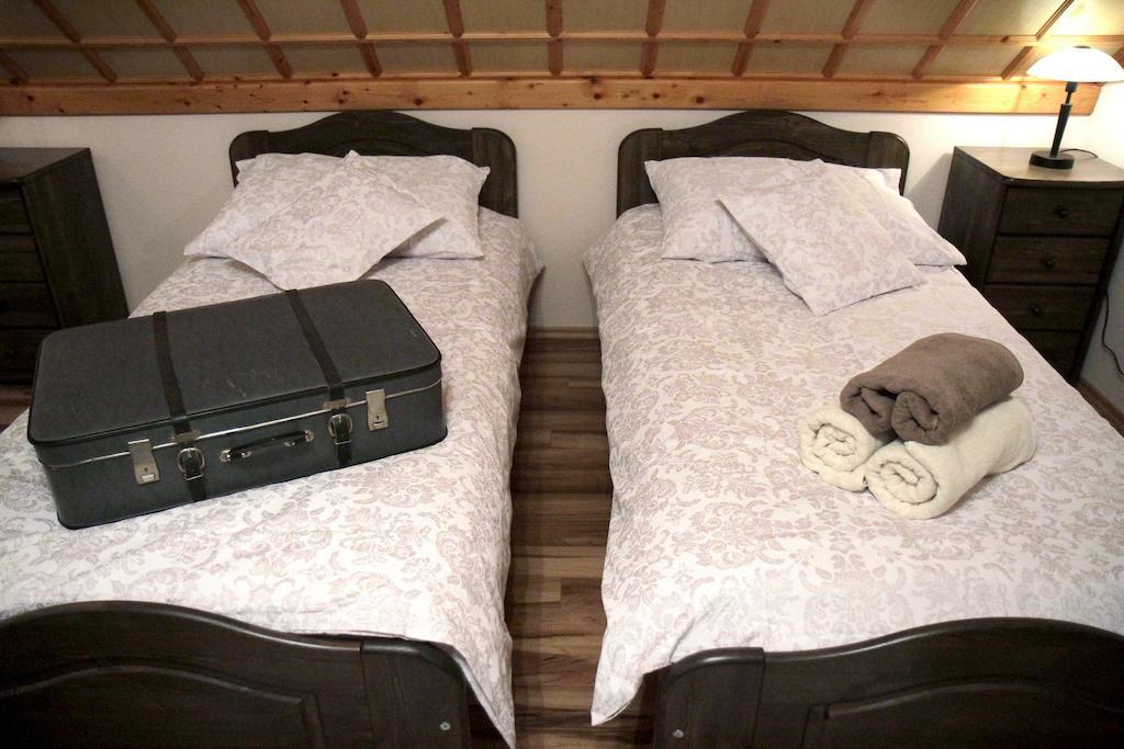 Patkoszeg Vendeghaz Hotel Kaposfo Bilik gambar