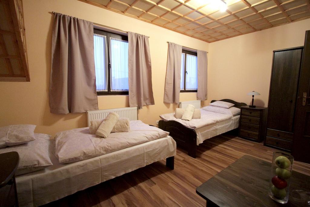Patkoszeg Vendeghaz Hotel Kaposfo Bilik gambar